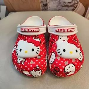[셀러허브 1]크록스 HC03 헬로키티 클래식 클로그 키즈 레드 키즈 아동 슬리퍼 샌들 Hello kitty  210576-