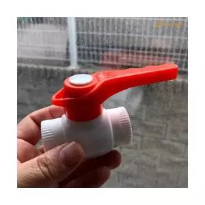 중간벨브 파이프 밸브 연결소켓 설치하는 설치 수도 20mm 벨브 25mm