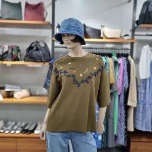 베네통/애플아울렛/쟈스민 요크 자수 니트/BAKP07441