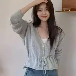 [코코블랑] 리샤 브이넥 스트링 니트 가디건