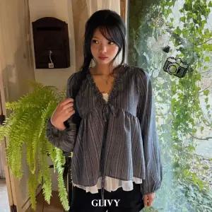 글리비 체형커버 스트라이프 프릴 레이어드 블라우스