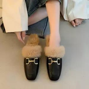 여성 2컬러 소프트털 겨울 금장 플랫 블로퍼 뮬슬리퍼 털신발 털슬리퍼 털블로퍼