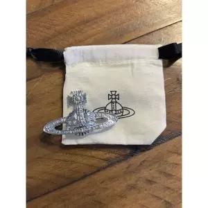 미국 빈티지 비비안 웨스트우드 브로치 행성 핀 Y2K 127669451235