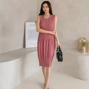 [신상오픈런]주름원단 민소매 라운드 봄마실 항아리 플리츠원피스 (31645012)