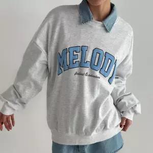 [신상오픈런]시보리맨투맨 라운드넥 레터링 발포나염 봄스웨트셔츠 (30316071)