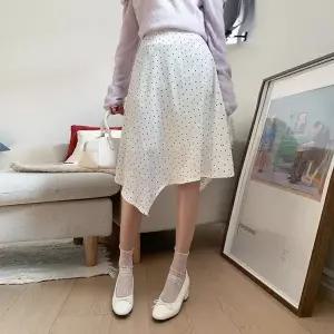 [하프클럽/]여성용 언발란스 도트 미디 스커트 스타일