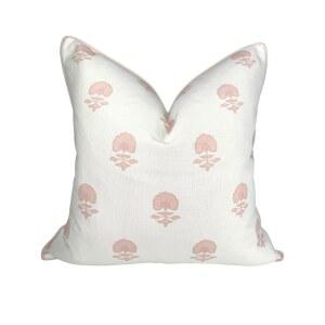 질리언 하버 u201CT 로더데일 u201D 플로럴 블록 프린트 베개 커버 u2013 블러쉬 핑크 및 오프 화이트 장식 던지기 그랜드 밀레니얼 홈 데코, 20인치 x 20인치