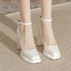 통굽 웨딩슈즈 구두 셀프 결혼식 스트랩 촬영 웨딩촬영 키높이 신부 돌잔치