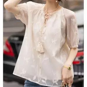 [하프클럽/]레이스리본라운드넥 블라우스 6F1A67