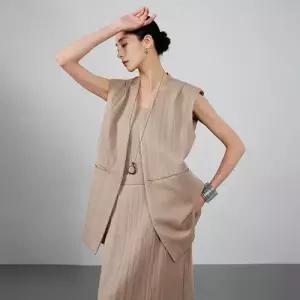 볼사스 여사친 캐주얼 럭셔리 민소매 탑 레이어드 솔리드 아우터 조끼 슬림핏 브이넥 ADOR1