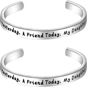 FEELMEM 딸 결혼 선물 어제 작은 소녀 친구 오늘 내 포에버 커프 뱅글 세트 엄마가 준 신부 2가지