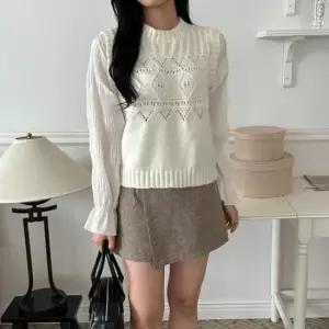 [옷은날개] 크림 펀칭 쉬폰 프릴 니트 블라우스 큐티 셔츠