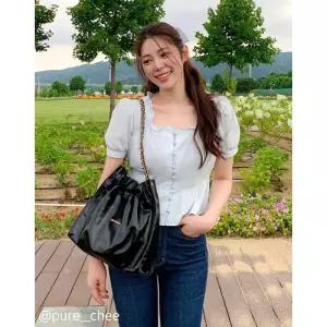 질스튜어트 뉴욕 코코체인 블랙 골드 장식 드로우스트링 미디움 체인숄더백 JABA5F142 국내매장판 1685468