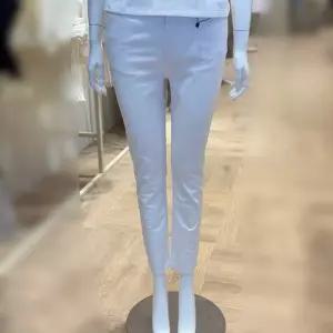 [백화점 홈쇼핑 정품] 플라스틱아일랜드 쿨스키니 데님 팬츠 PQ2DP402