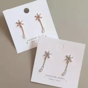 [신상오픈런]여성용 심플 큐빅 드롭 귀걸이 물방울 꽃 디자인 (37001069)