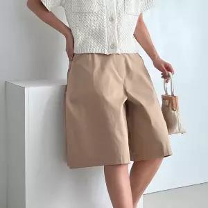 [신상오픈런]여자 빅사이즈 버뮤다팬츠 와이드핏 뒷밴딩 면 반바지 (36390531)