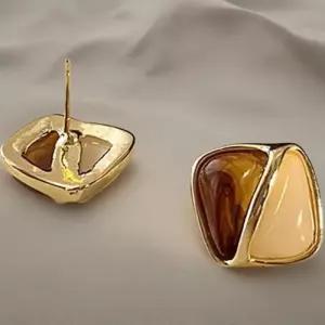 [신상오픈런]여성 심플한 투톤 골드 스터드 귀걸이 블링 디자인 (38541976)