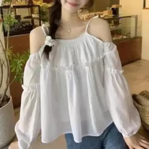 [옷은날개] 여성 A라인핏 오프숄더 벌룬소매 프릴 블라우스