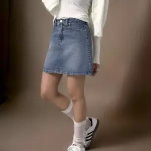 [신상오픈런]허벅지 중청치마 워싱진 논스판 슬림 a라인 데님스커트 (31613688)