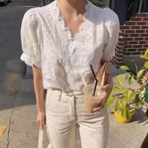 [의류] 레이스 반팔 데이트룩 퍼프 블라우스