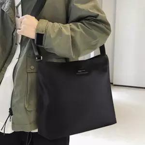 [유토피아]남자 대학생 캠퍼스 룩 크로스 숄더 백 데이트 가방 남자대학생가방 남성크로스가방 가방미니멀