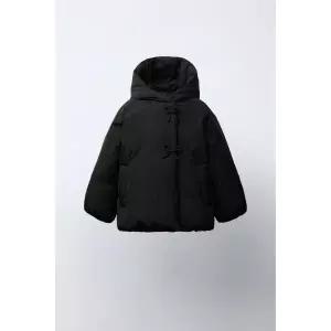 [국내배송] 자라 ZARA 더블 브레스트 후드 코트 리본 아플리케 - 블랙 938514