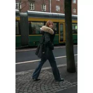 [국내배송] 자라 ZARA WATER AND WIND PROTECTION 페이크 퍼 후드 패딩 아노락 - 블랙 957111