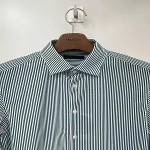 [트루젠]남성 긴팔 그린 스트라이프 정장 와이셔츠 남방