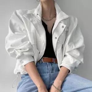 [옷은날개] 여성 데이트룩 데일리룩 숏 오버핏 크롭 야상 점퍼