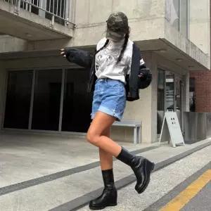 [신상오픈런]하이웨이스트 찢청 슬림 마이크로쇼츠 청반바지 (31712042)