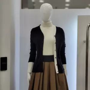 꼼빠니아양산 세련된 브이넥 니트가디건 CAEW9 WSC050 450_YS