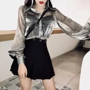 여성셔츠 레이스 이너 블라우스 메탈 벌룬소매 이너 메탈 로미홀리 여성