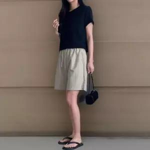 [신상오픈런]여성용 여름 나일론 5부 밴딩 반바지 바스락 소리 무지 디자인 (37001427)