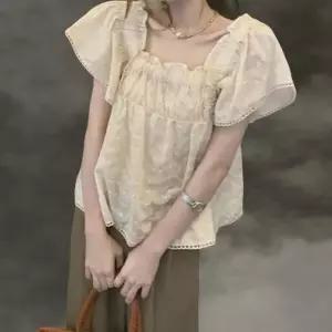 [신상오픈런]베이지 여성 레이스 퍼프 소매 블라우스 러블리 반팔 (35401929)