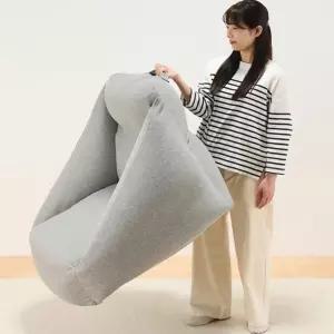 공기주입식 수 소파는 게으른 있습니다. 잠을