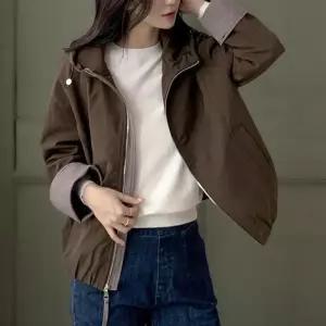 [신상오픈런]여성 가을 후드집업 배색 롤업 하이넥 스트링 자켓 (41315712)