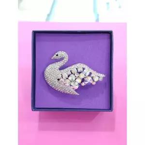 [하프클럽/ 주얼리] 세이브존05 P Eleganc 스와로브스키 백조 브로치01 RDB24010121