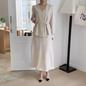 [신상오픈런]브이넥블라우스 리본끈 긴팔 하객룩 플레어스커트 셋업 (29252239)