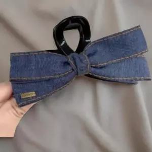 [신상오픈런]여성 키치 스타일 올림머리 볼륨 데님 헤어핀 블루 (41360500)