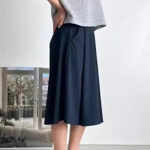 [신상오픈런]여자 여름버뮤다 핀턱 밴딩 찰랑핏 와이드 치마바지 (36388428)