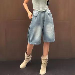 [신상오픈런]여성 옆트임 버튼 투웨이 워싱 반바지 청바지 (35835880)