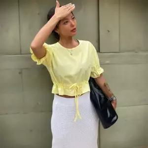 [신상오픈런]여성 스트링 퍼프 소매 프릴 반팔 크롭 티셔츠 면 라운드 블라우스 (35834861)