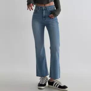 [신상오픈런]하이웨이스트 쫀득부츠컷 로우엣지 슬림핏 나팔 청바지 (30551364)