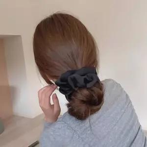 [신상오픈런]겨자색 기본스크런치 무늬없는 실키 곱창머리끈 (30488792)