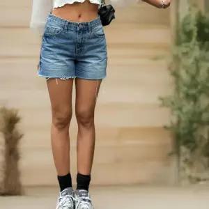 여성 중청 롤업 컷팅 핫팬츠 여름용 3부 청반바지 (33435892)