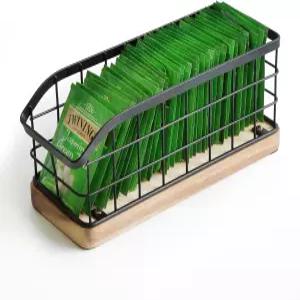 와일드모스 티백 정리함 나무 베이스가 있는 철제 와이어 바구니. 3개의 슬롯이 티 수납 용기 설탕 패킷