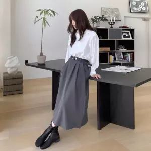 [신상오픈런]여성 클래식 핀턱 플레어 벨트 롱 치마 (41928479)