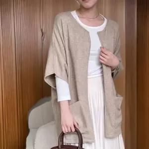 [신상오픈런]여성 루즈핏 포켓없이 버튼없는 반팔 니트 가디건 (32331378)