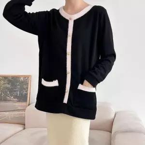 아이우먼 골디단추배색포켓가디건 BST523M412 빅사이즈 (28557850A)