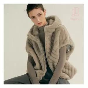 [리오벨]FAUX 밍크 쉐브론 반후드 케이프자켓 3130747